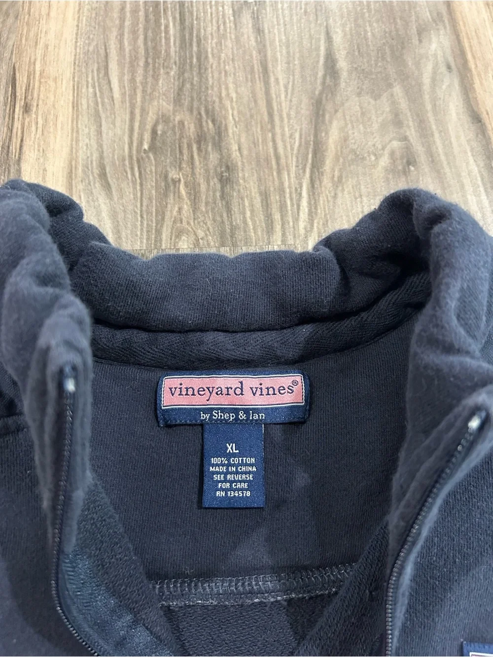 Vineyard Vines navy vineyard